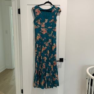 Long flowy dress with slit side
